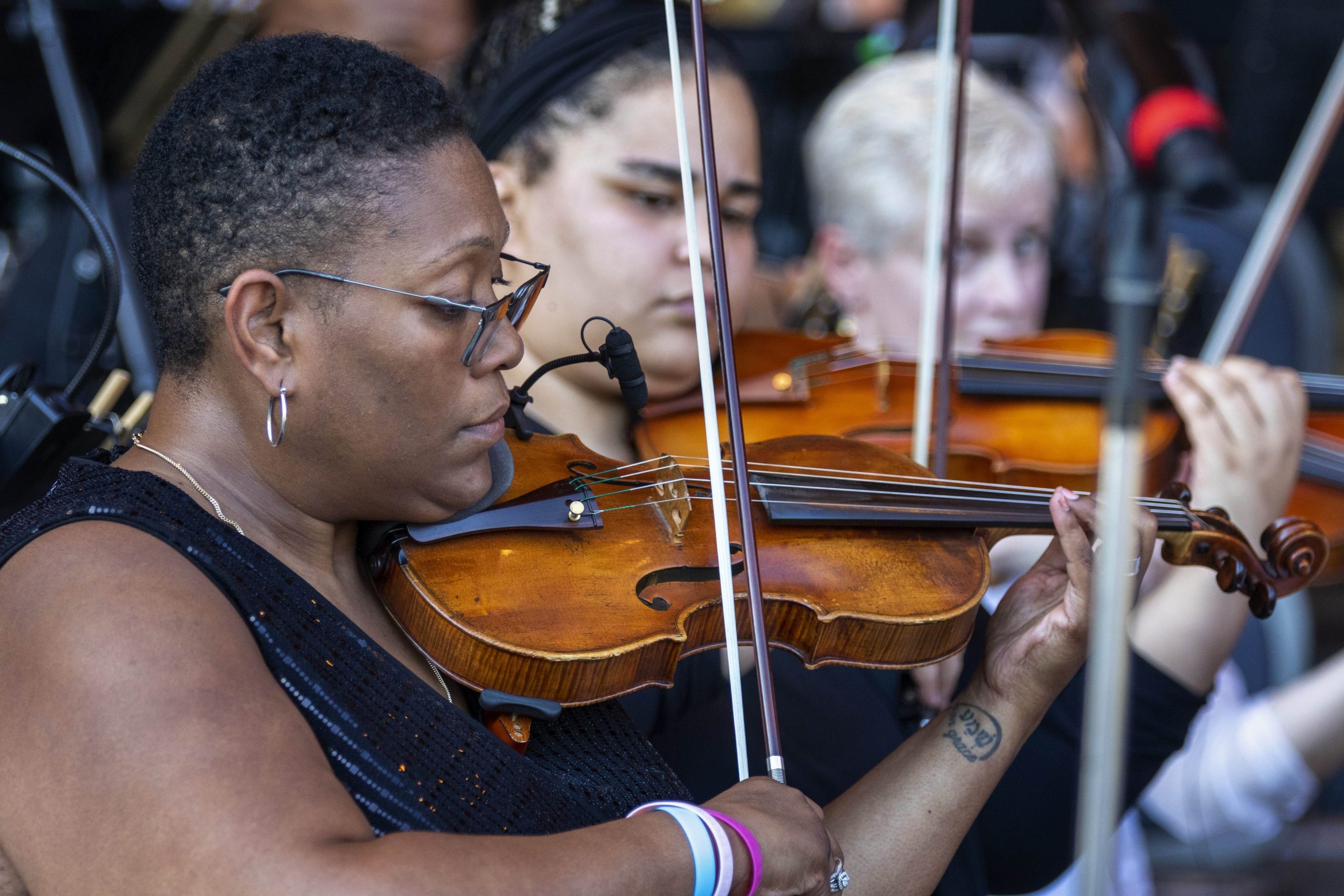 Mariana Green-Hill plays the violin.