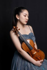 Headshot of Keila Wakao with her violin