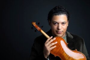 Headshot of Thomas Cooper with his violin.